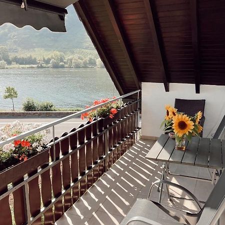 Ferienwohnung Moselflair Mit Direktem Blick Auf Die Mosel Und Weinberge Oberfell Extérieur photo