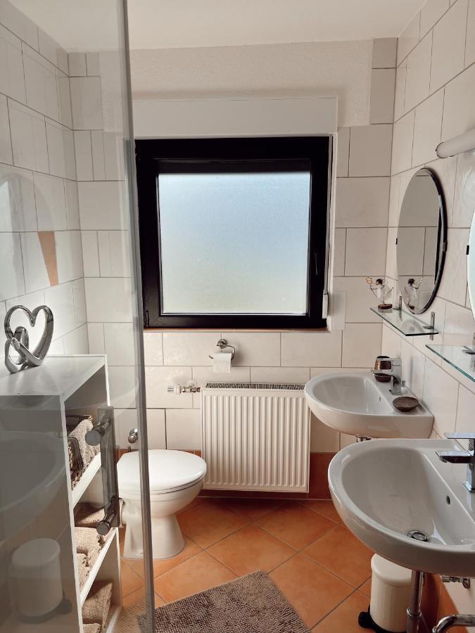 Ferienwohnung Moselflair Mit Direktem Blick Auf Die Mosel Und Weinberge Oberfell Extérieur photo
