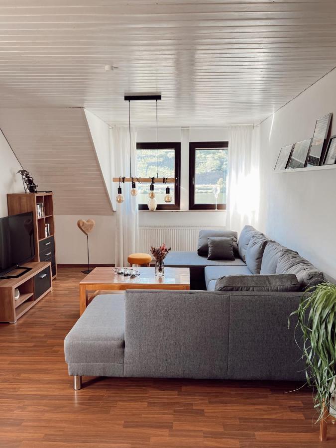 Ferienwohnung Moselflair Mit Direktem Blick Auf Die Mosel Und Weinberge Oberfell Extérieur photo